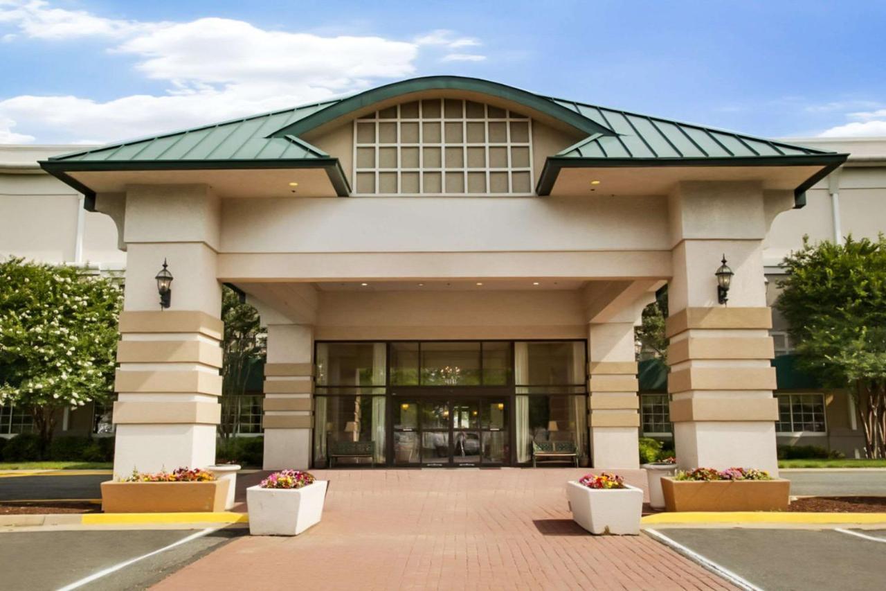 Clarion Hotel & Suites Convention Center Фредеріксбург Екстер'єр фото